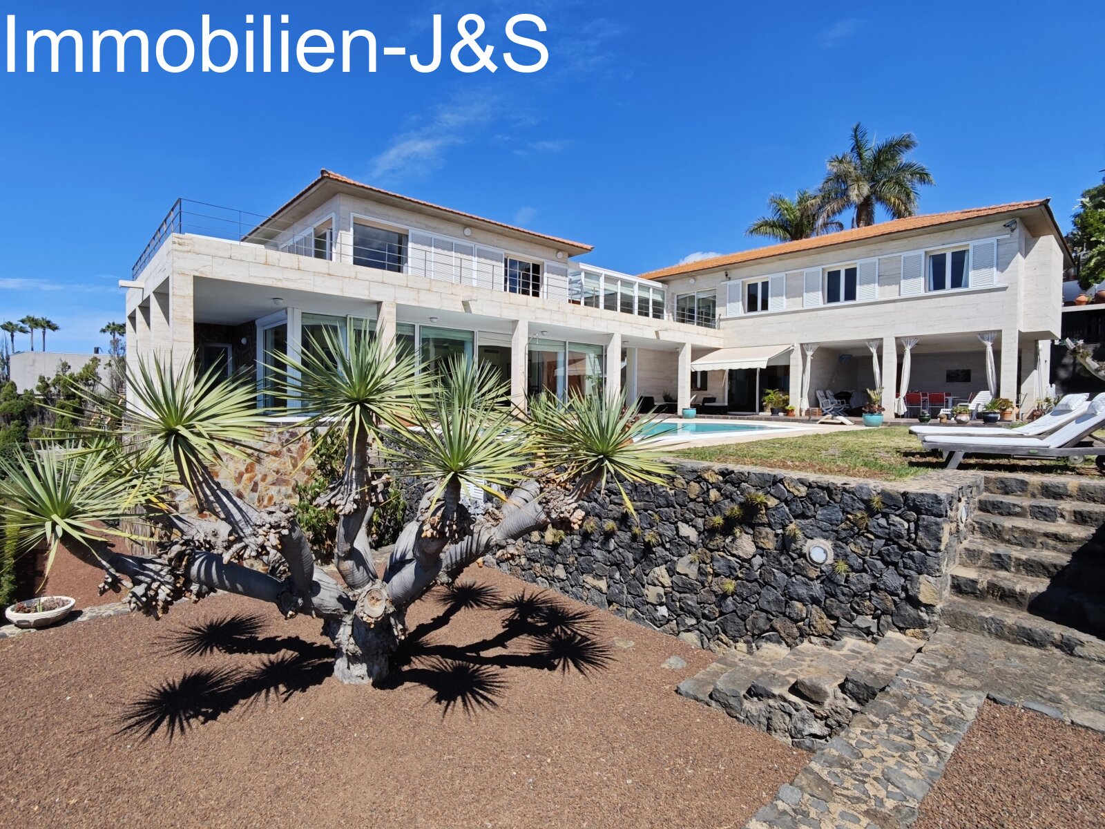Espectacular villa en una ubicación privilegiada en el soleado «Jardín del Sol».