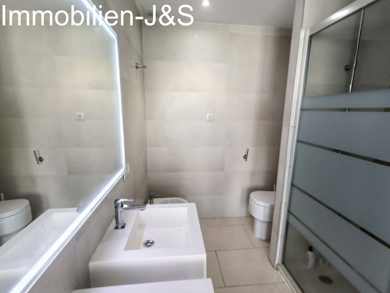 Moderno piso esquinero en Palm Mar con gran terraza y piscina comunitaria
