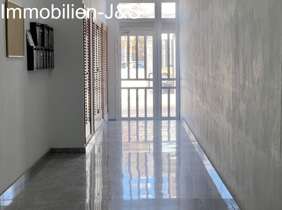 Precioso piso con gran terraza y piscina comunitaria y plaza de garaje subterráneo
