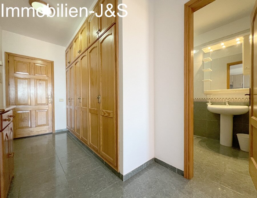 Precioso piso con gran terraza y piscina comunitaria y plaza de garaje subterráneo