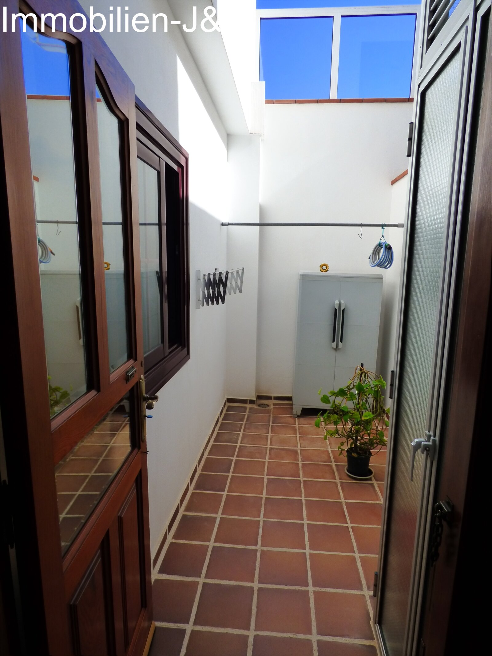 Magnífico edificio de apartamentos con 4 pisos y garaje para 8 coches