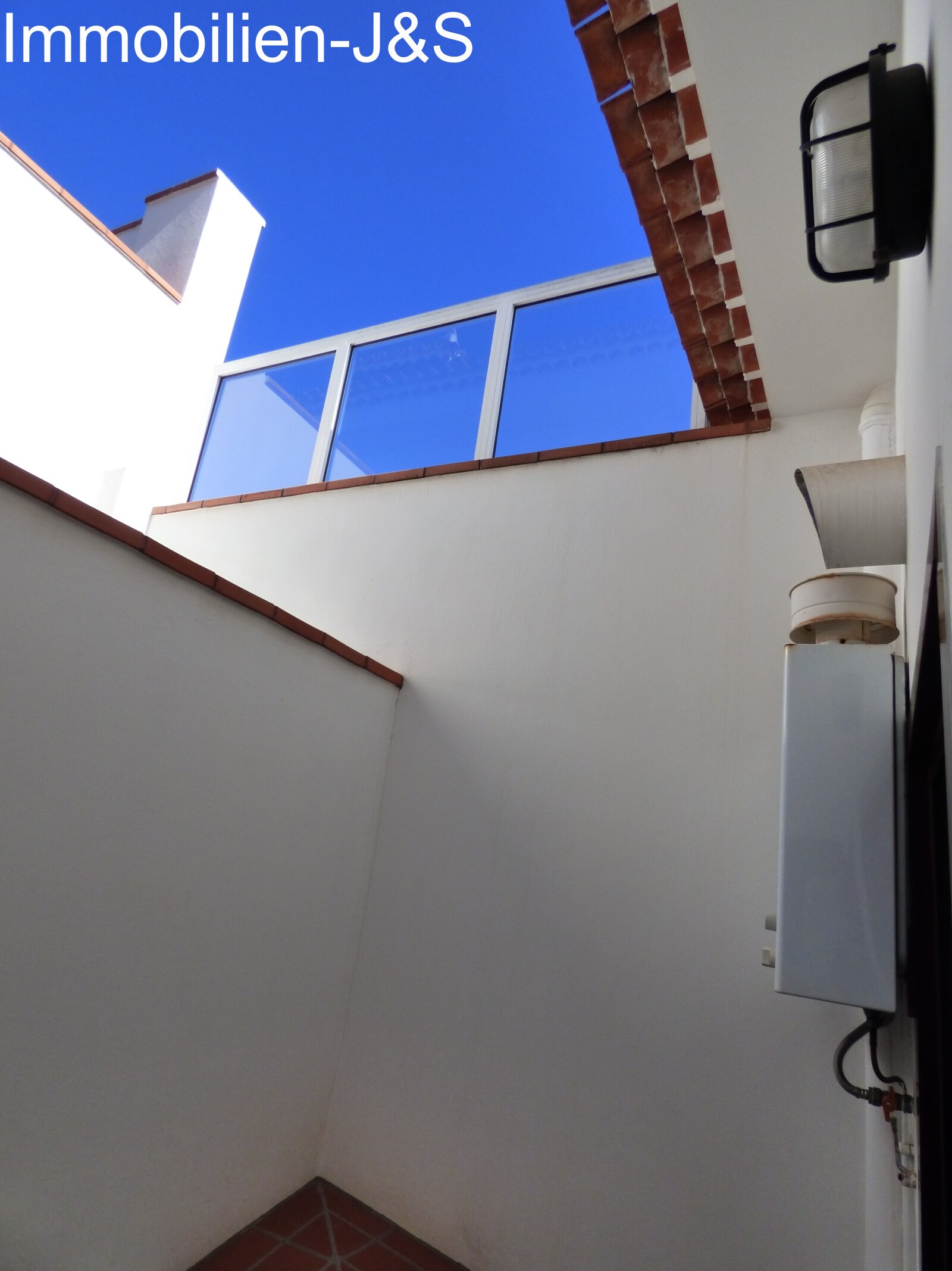 Magnífico edificio de apartamentos con 4 pisos y garaje para 8 coches