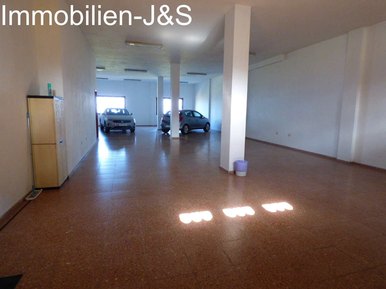 Magnífico edificio de apartamentos con 4 pisos y garaje para 8 coches