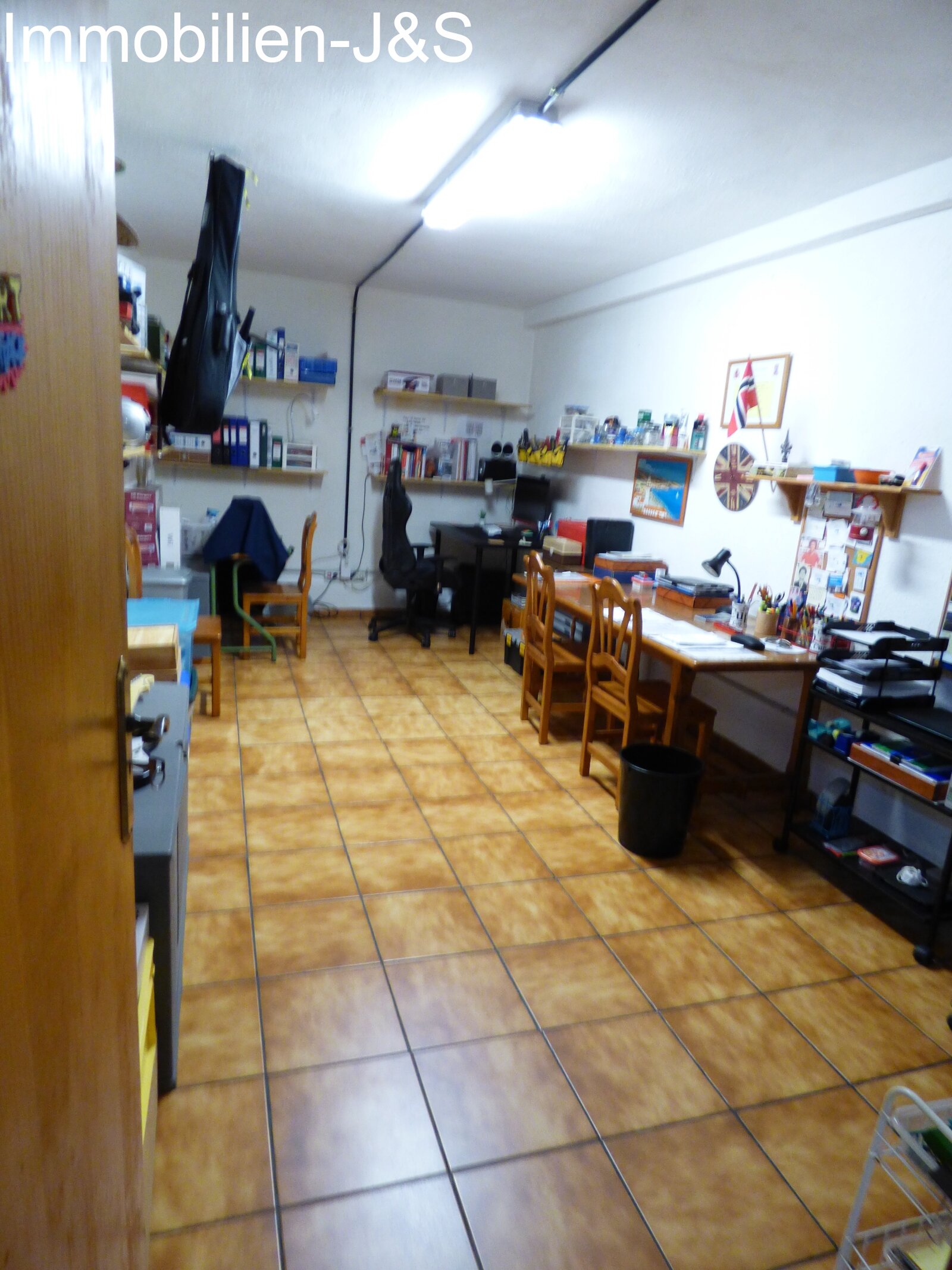 Magnífico edificio de apartamentos con 4 pisos y garaje para 8 coches