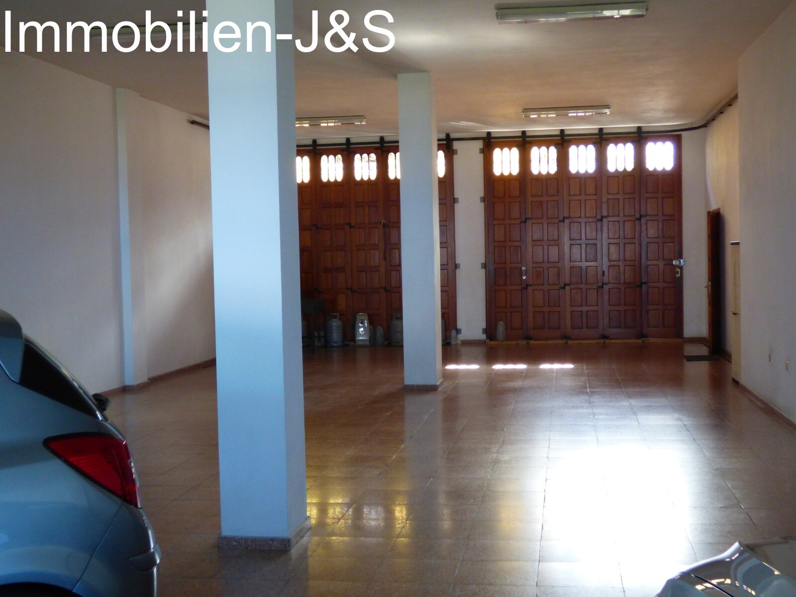 Magnífico edificio de apartamentos con 4 pisos y garaje para 8 coches