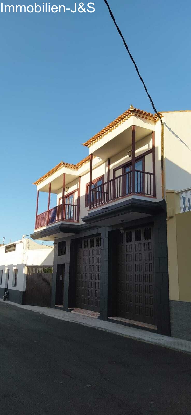 Magnífico edificio de apartamentos con 4 pisos y garaje para 8 coches