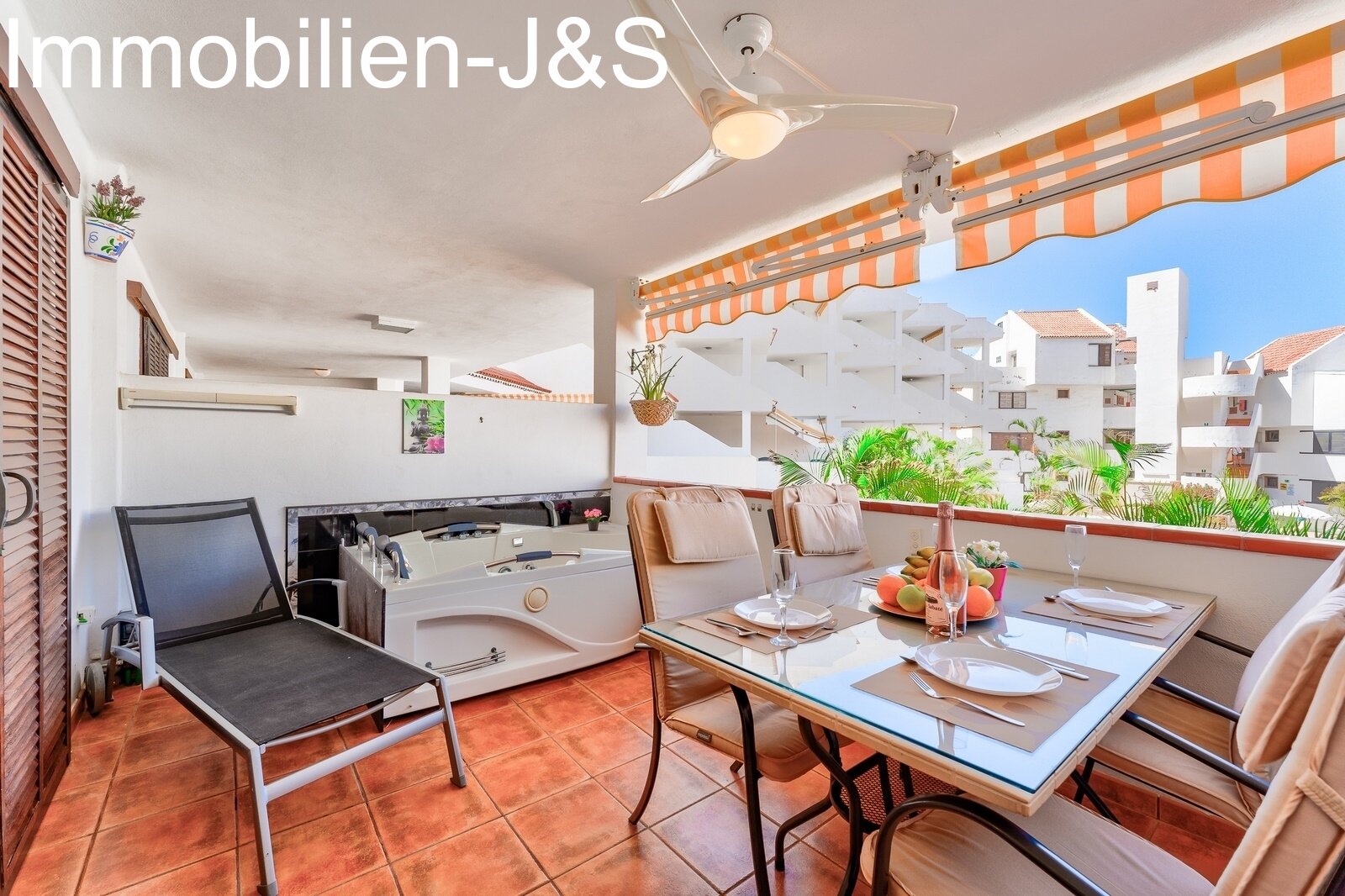 Presentamos este estupendo piso en venta en Los Cristianos