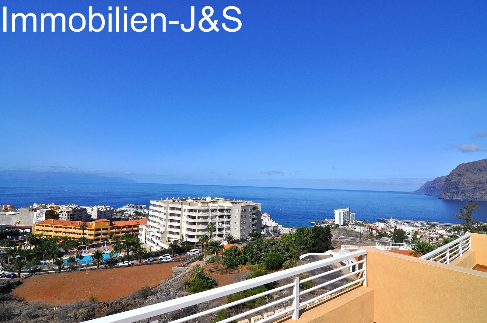 Precioso piso con gran terraza en Edficio Eva en Los Gigantes
