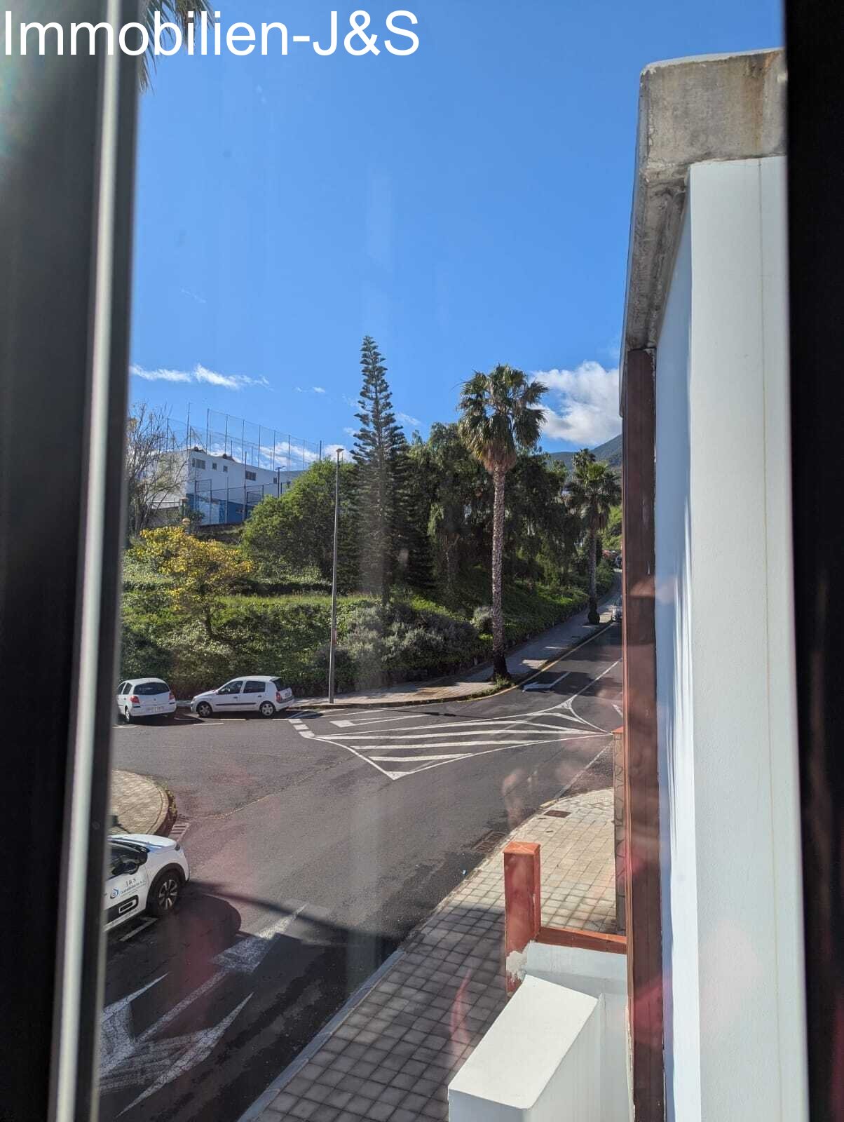 Moderno y elegante adosado con impresionantes vistas al Atlántico en Los Realejos
