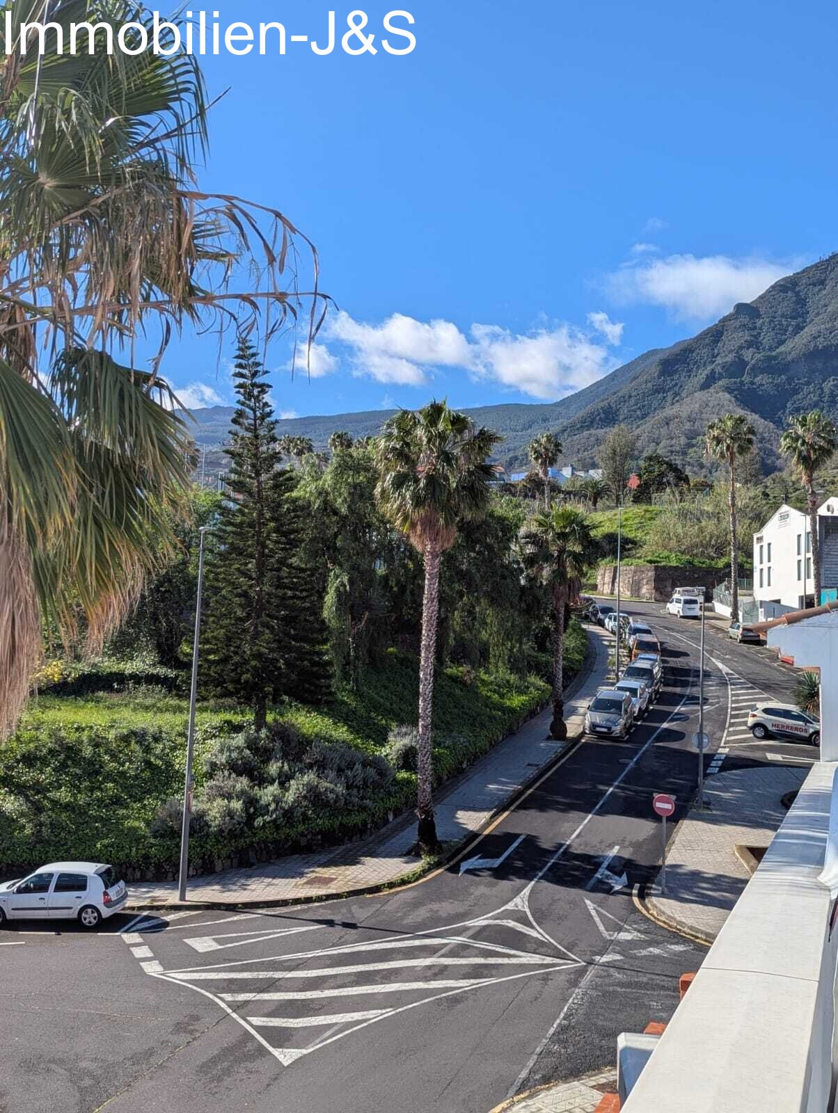 Moderno y elegante adosado con impresionantes vistas al Atlántico en Los Realejos
