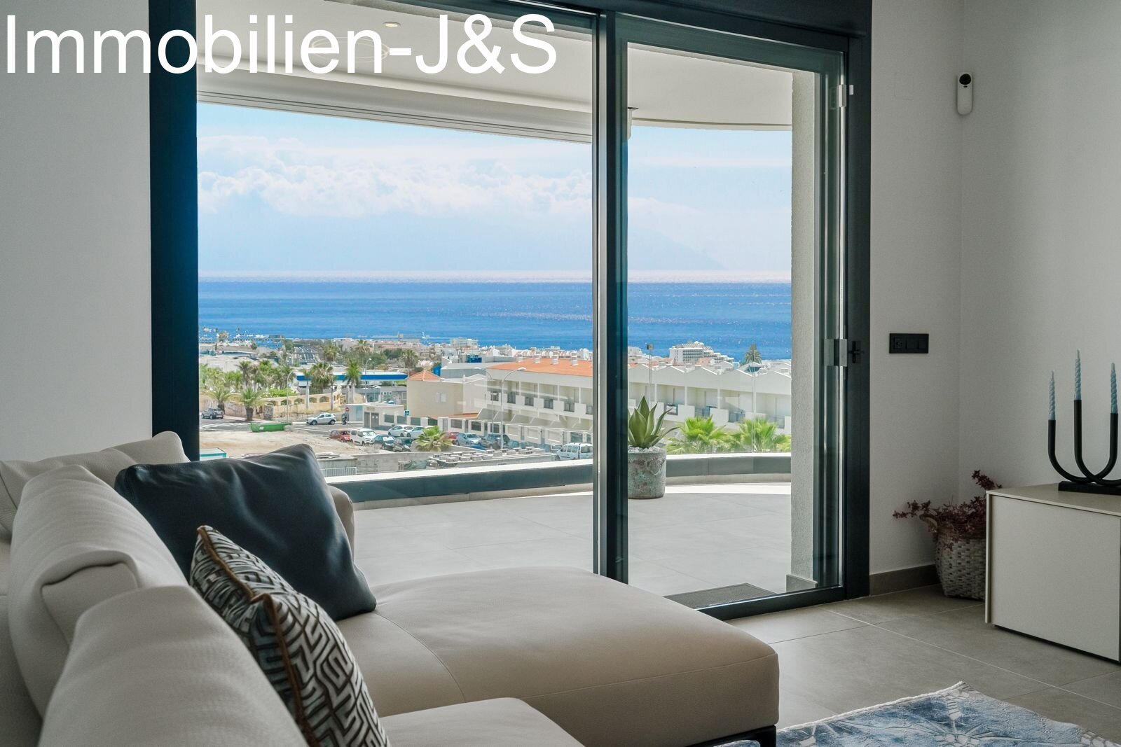 Espectacular ático en el lujoso complejo de nueva construcción «Atlantic Homes».