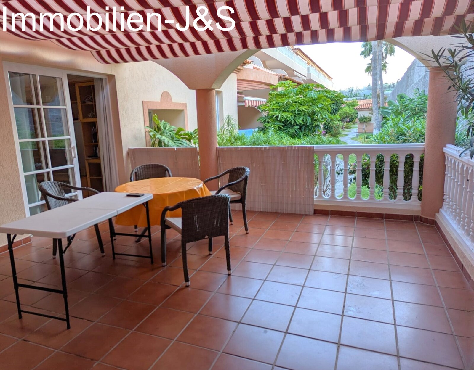 Acogedor apartamento con gran terraza en primera línea de mar con plaza de garaje