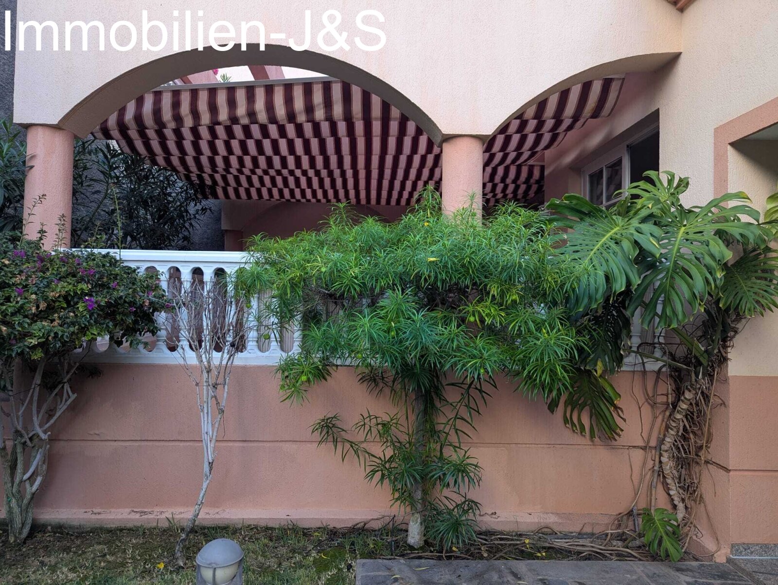 Acogedor apartamento con gran terraza en primera línea de mar con plaza de garaje