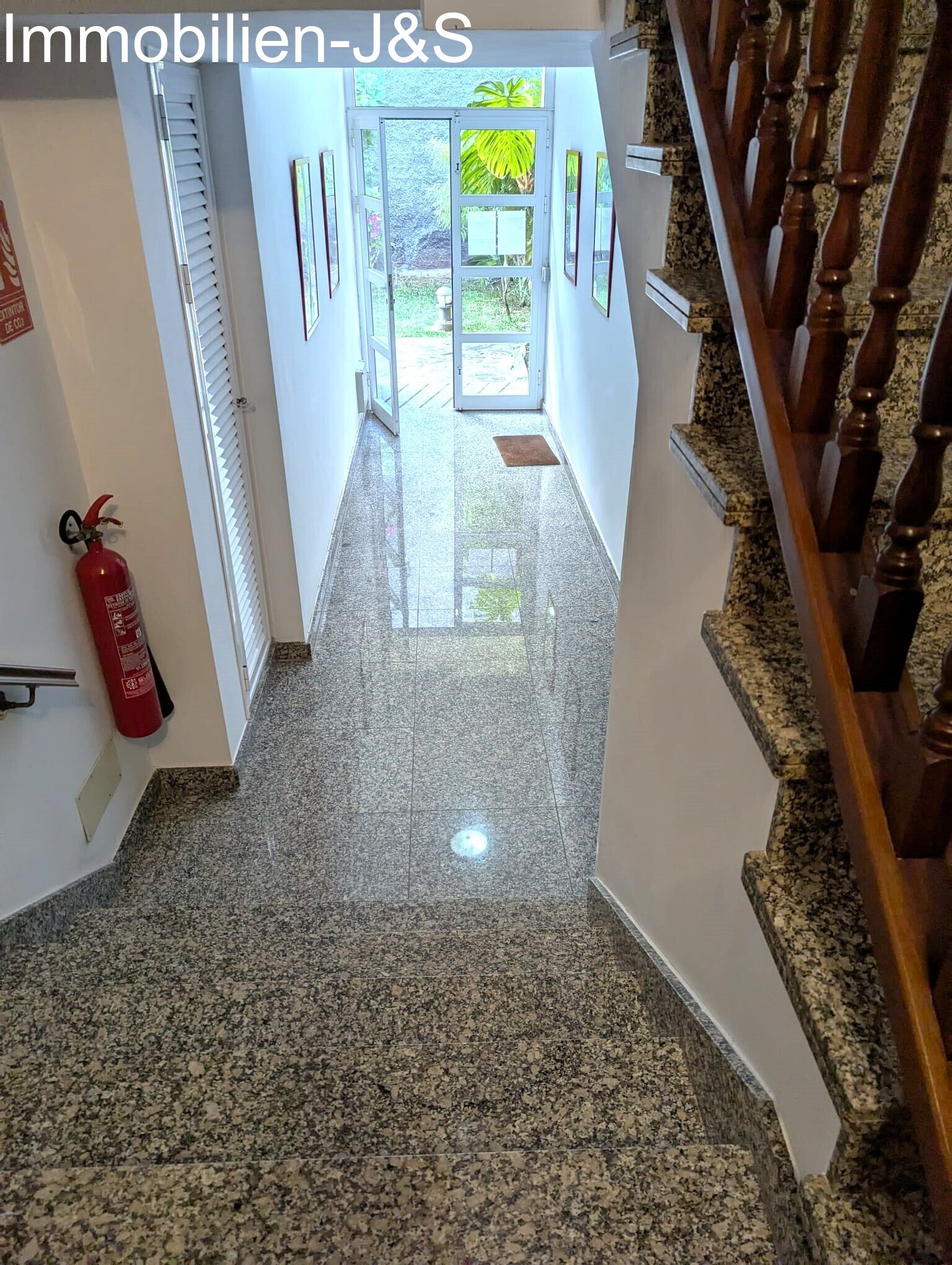 Acogedor apartamento con gran terraza en primera línea de mar con plaza de garaje