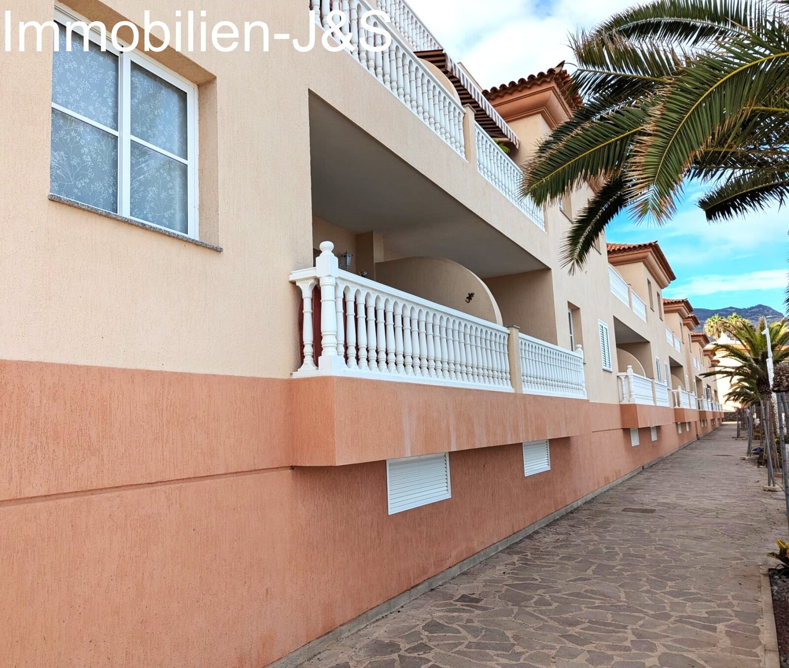 Acogedor apartamento con gran terraza en primera línea de mar con plaza de garaje