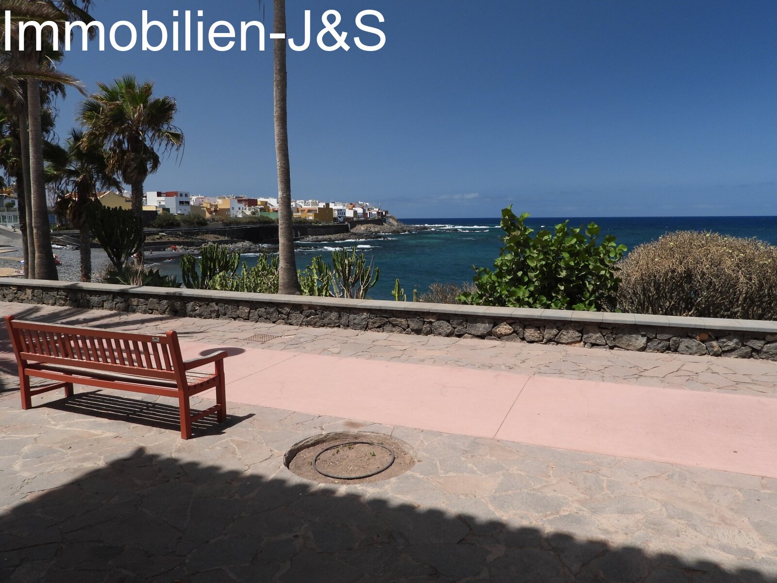 Acogedor apartamento con gran terraza en primera línea de mar con plaza de garaje