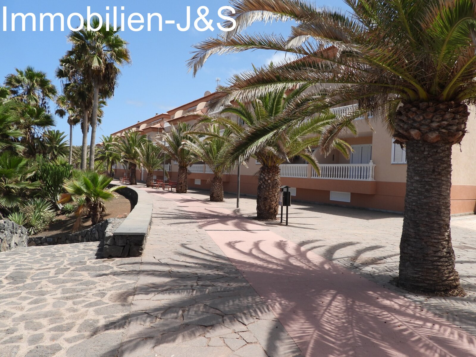 Acogedor apartamento con gran terraza en primera línea de mar con plaza de garaje