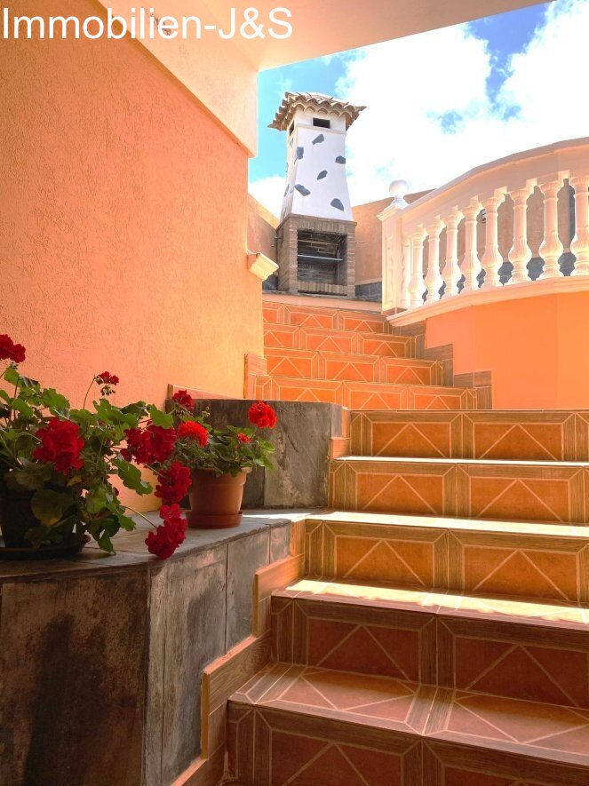 Encantadora casa con gran jardín, vistas al mar y al Teide en Icod de los Vinos.