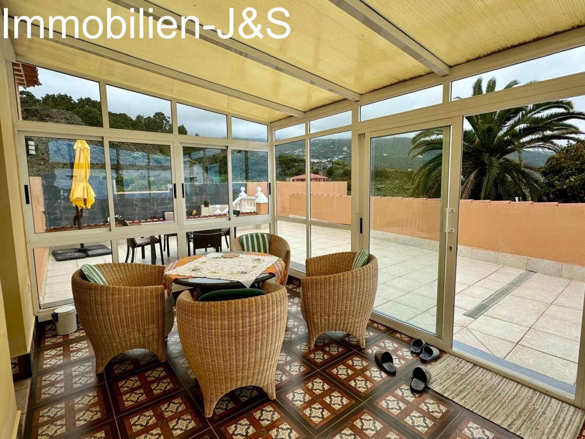 Encantadora casa con gran jardín, vistas al mar y al Teide en Icod de los Vinos.