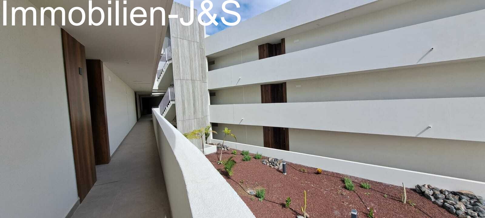 Nuevo apartamento de esquina con vistas a la piscina y sol de tarde en "Atlantic Homes"