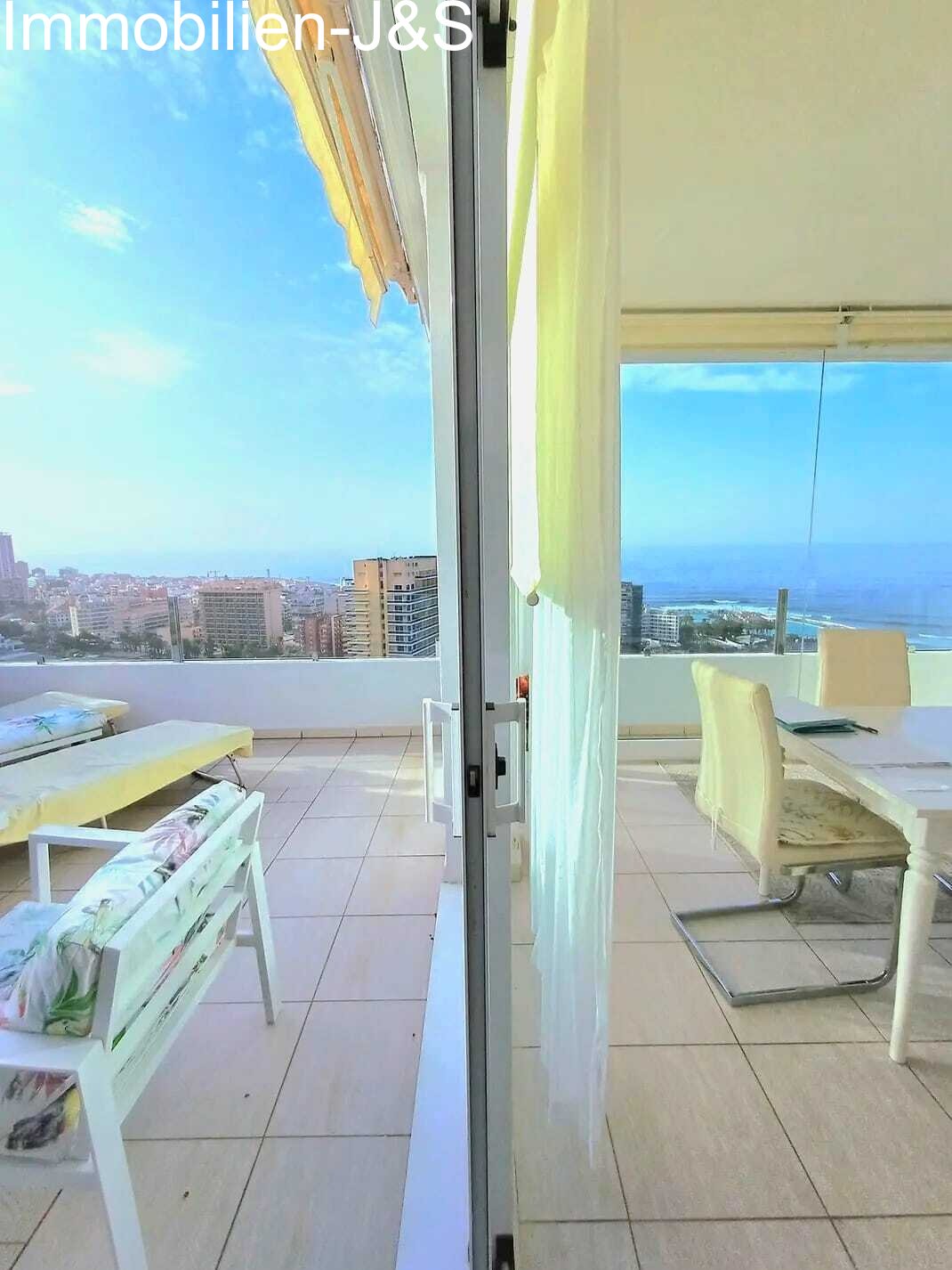 Una Joya Única: Su Mirador Privado sobre el Atlántico