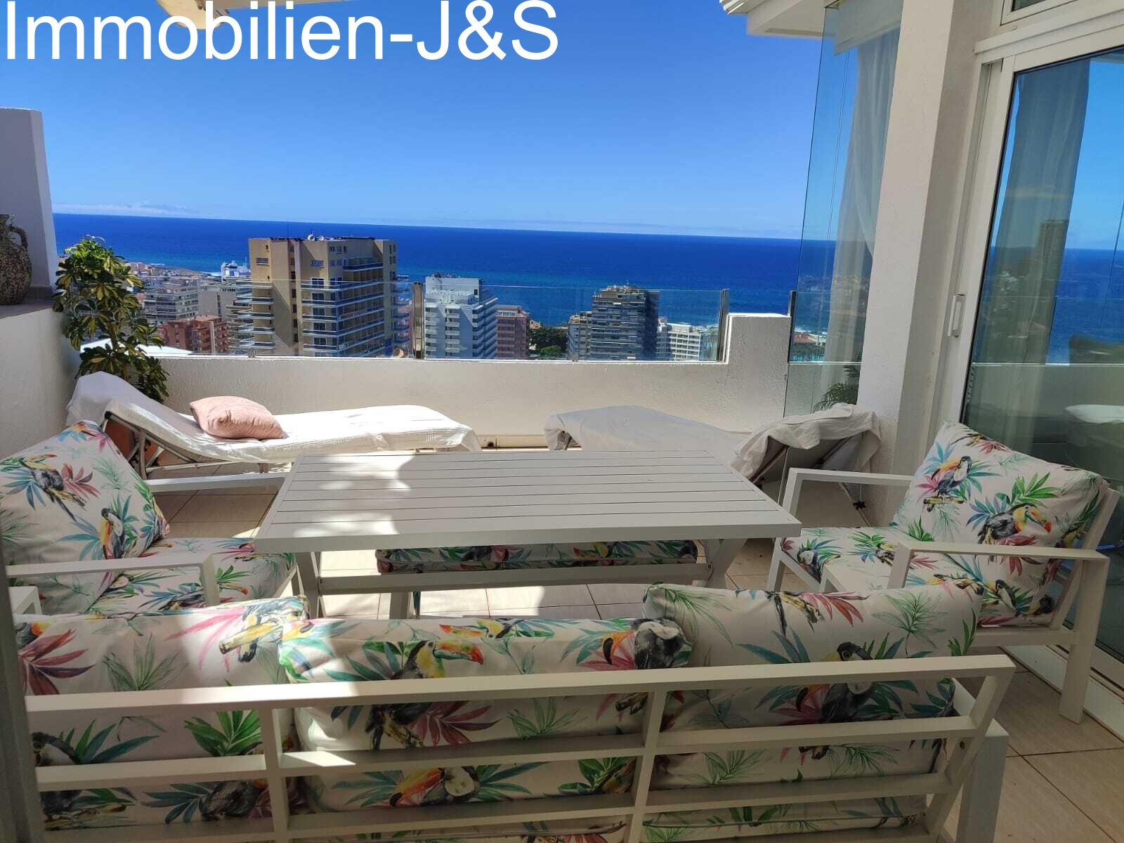 Una Joya Única: Su Mirador Privado sobre el Atlántico