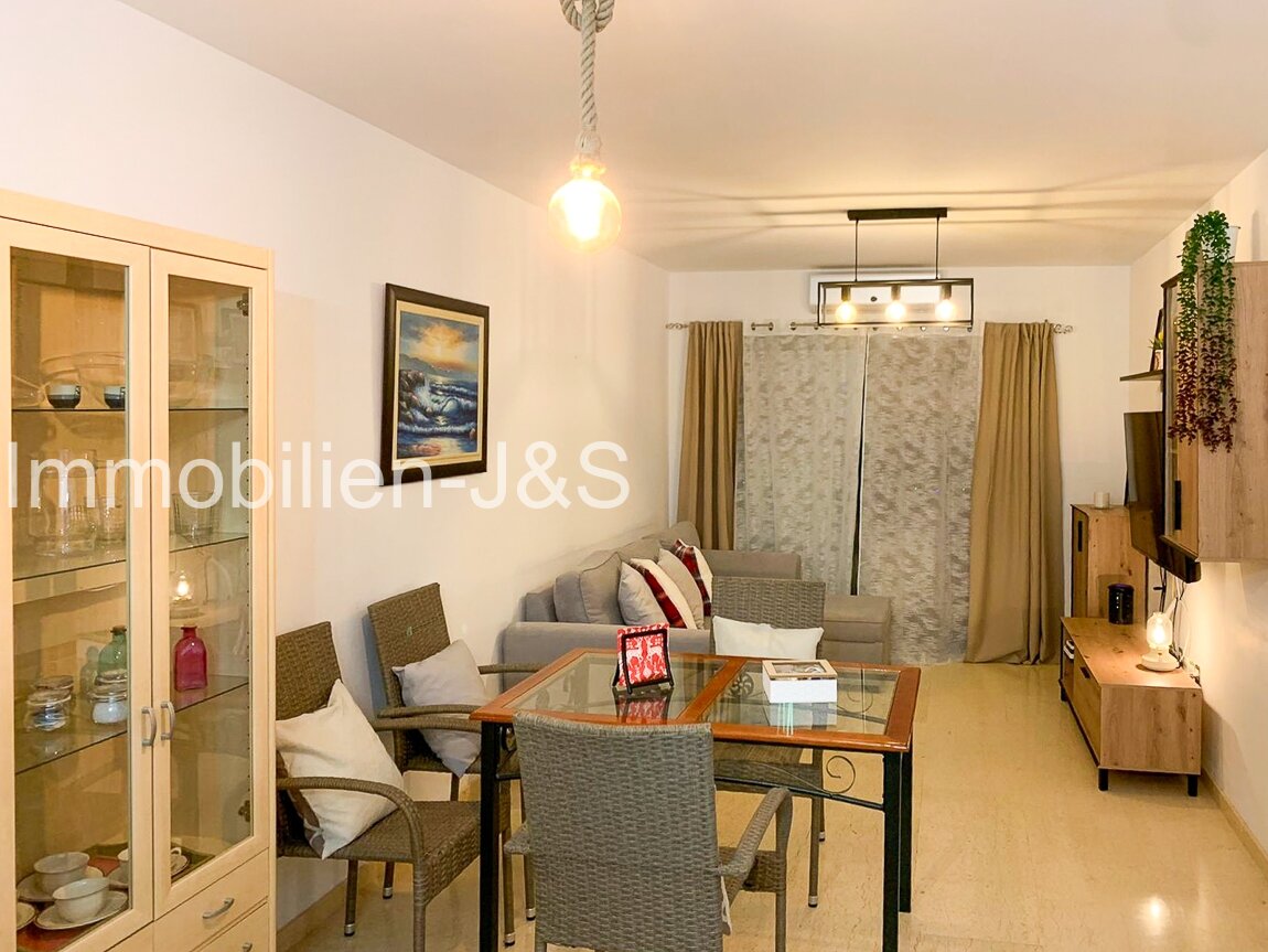 Vivienda soleada rodeada de naturaleza: elegante apartamento con vistas a la piscina en el cotizado Risco del Oro