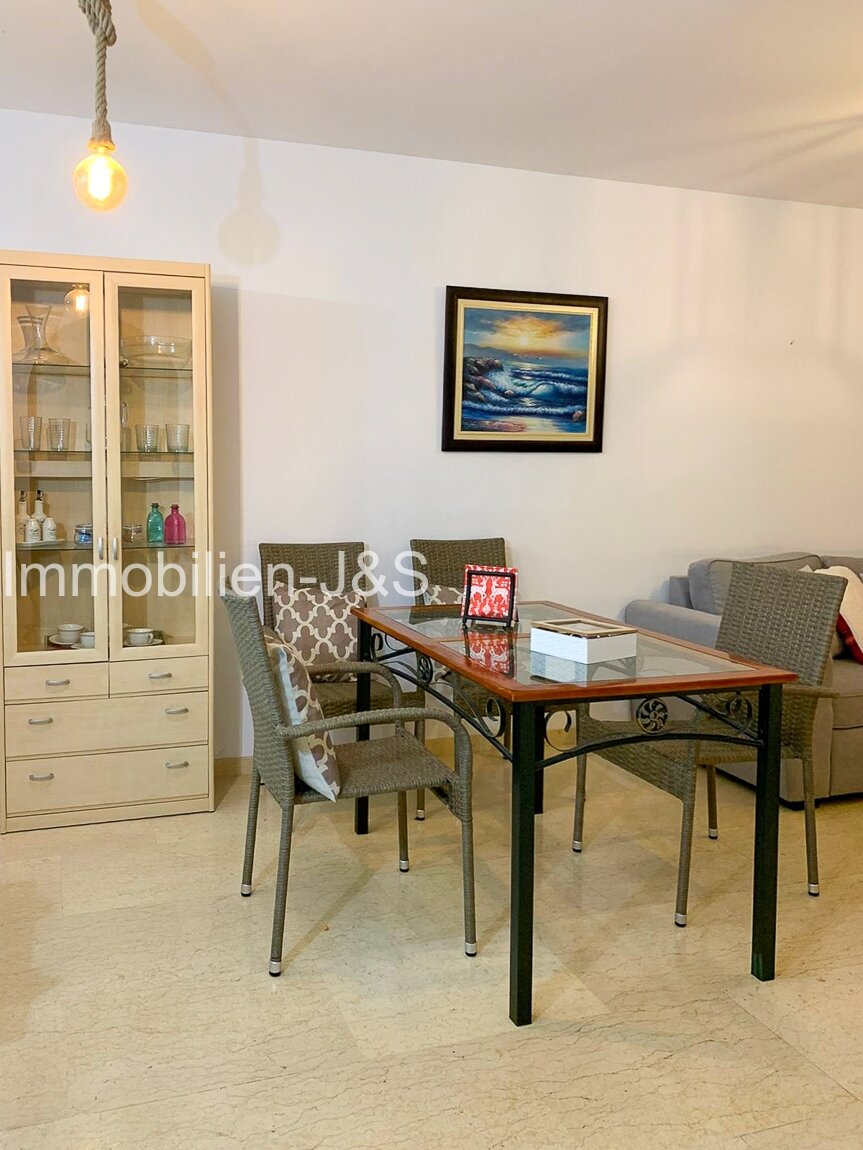 Vivienda soleada rodeada de naturaleza: elegante apartamento con vistas a la piscina en el cotizado Risco del Oro