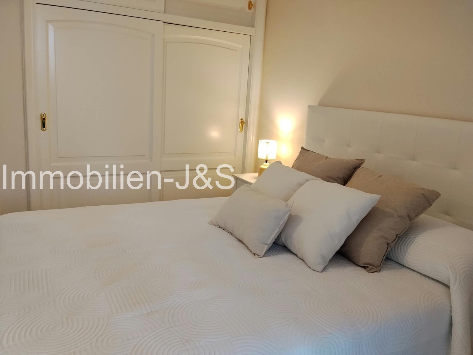 Apartamento con jardín recién reformado en alquiler en la exclusiva zona de La Paz