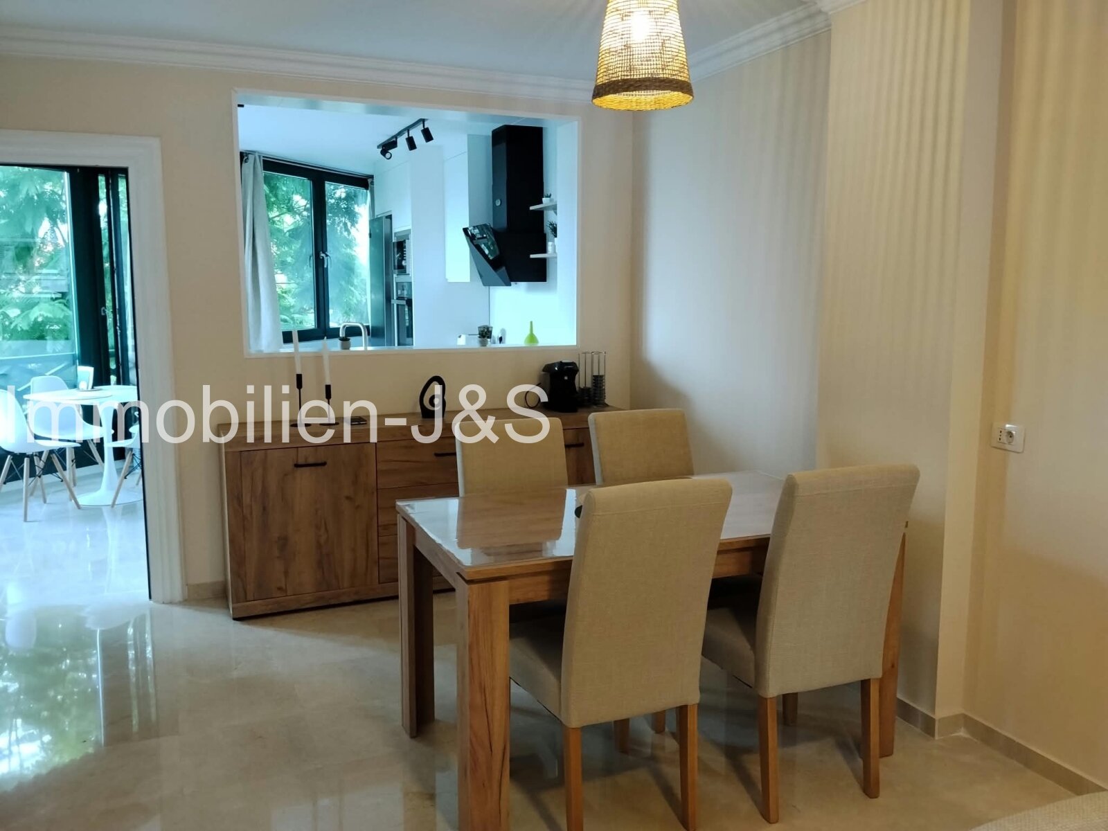 Apartamento con jardín recién reformado en alquiler en la exclusiva zona de La Paz