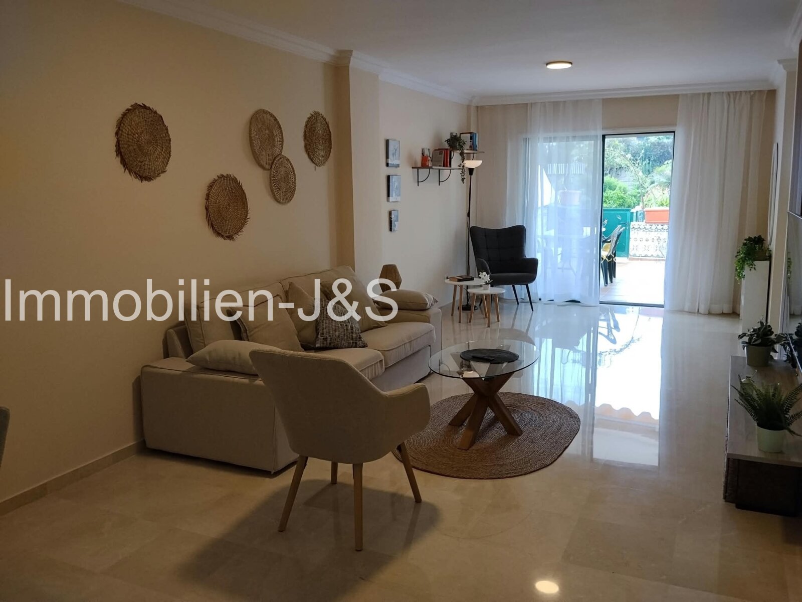 Apartamento con jardín recién reformado en alquiler en la exclusiva zona de La Paz