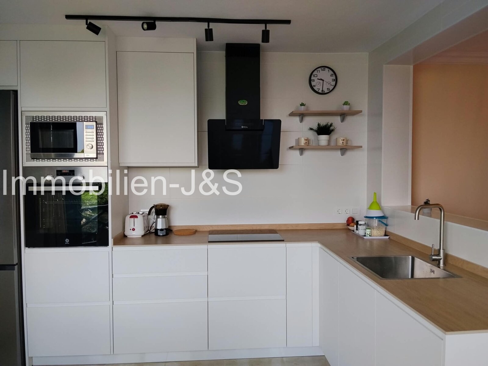 Apartamento con jardín recién reformado en alquiler en la exclusiva zona de La Paz