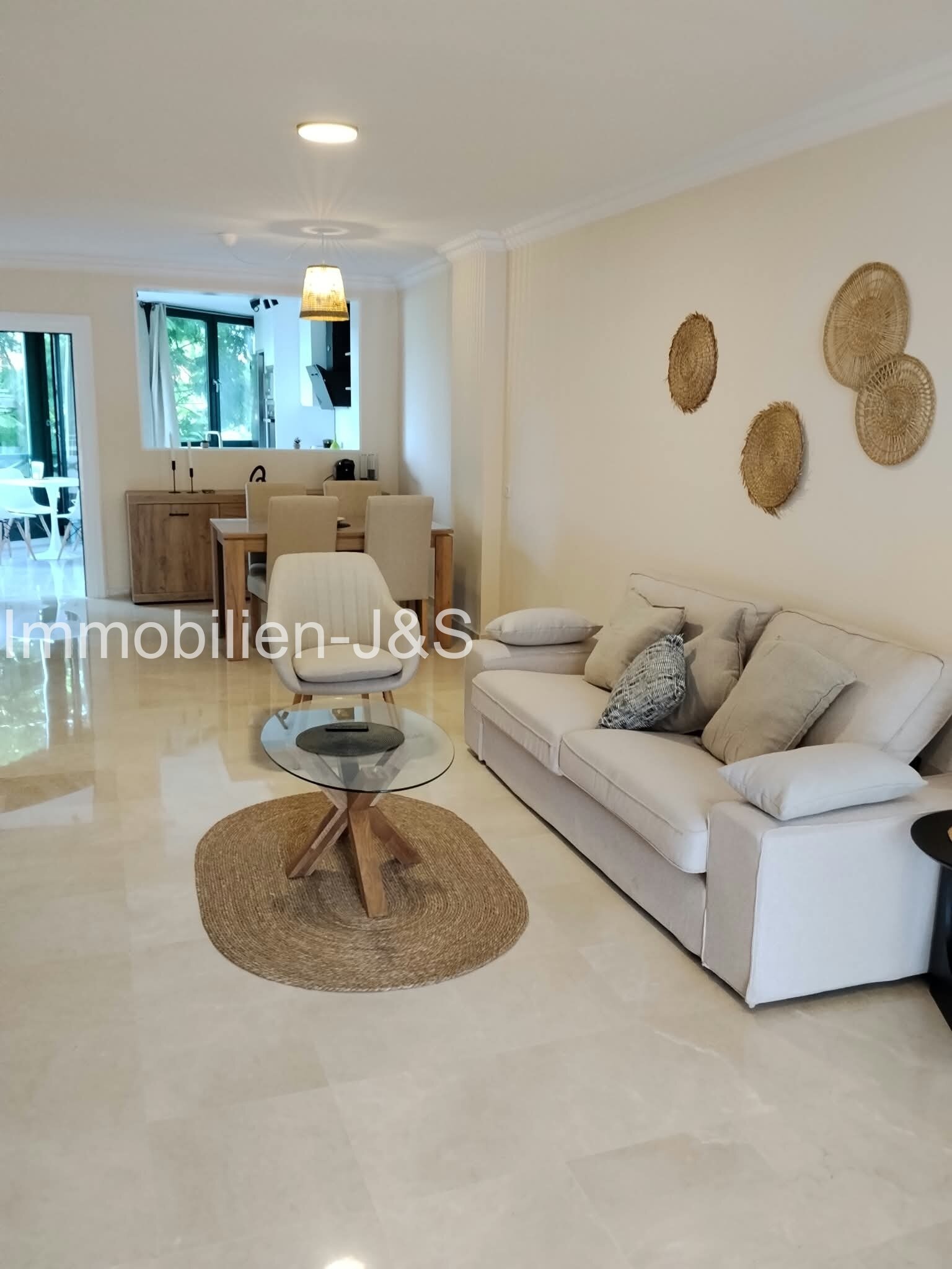 Apartamento con jardín recién reformado en alquiler en la exclusiva zona de La Paz