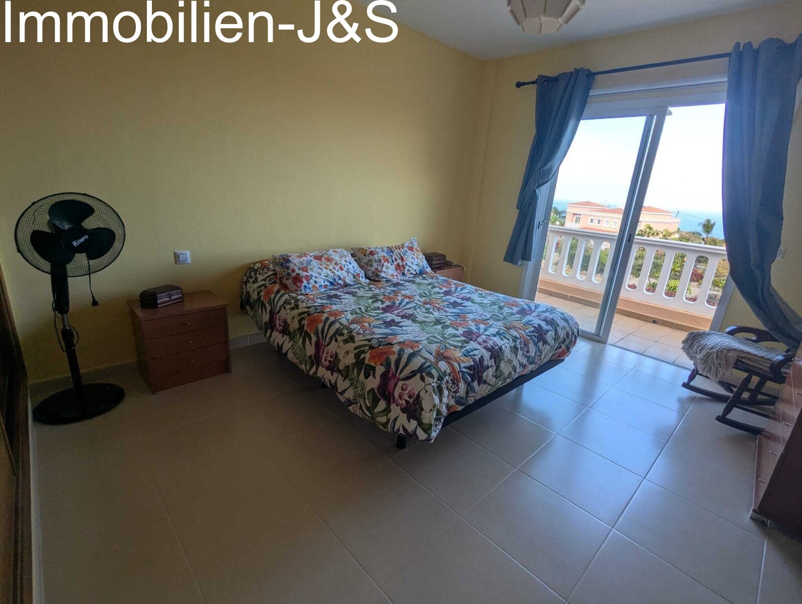 Dormitorio 1 con acceso al balcón Dormitorio 1 con acceso al balcón